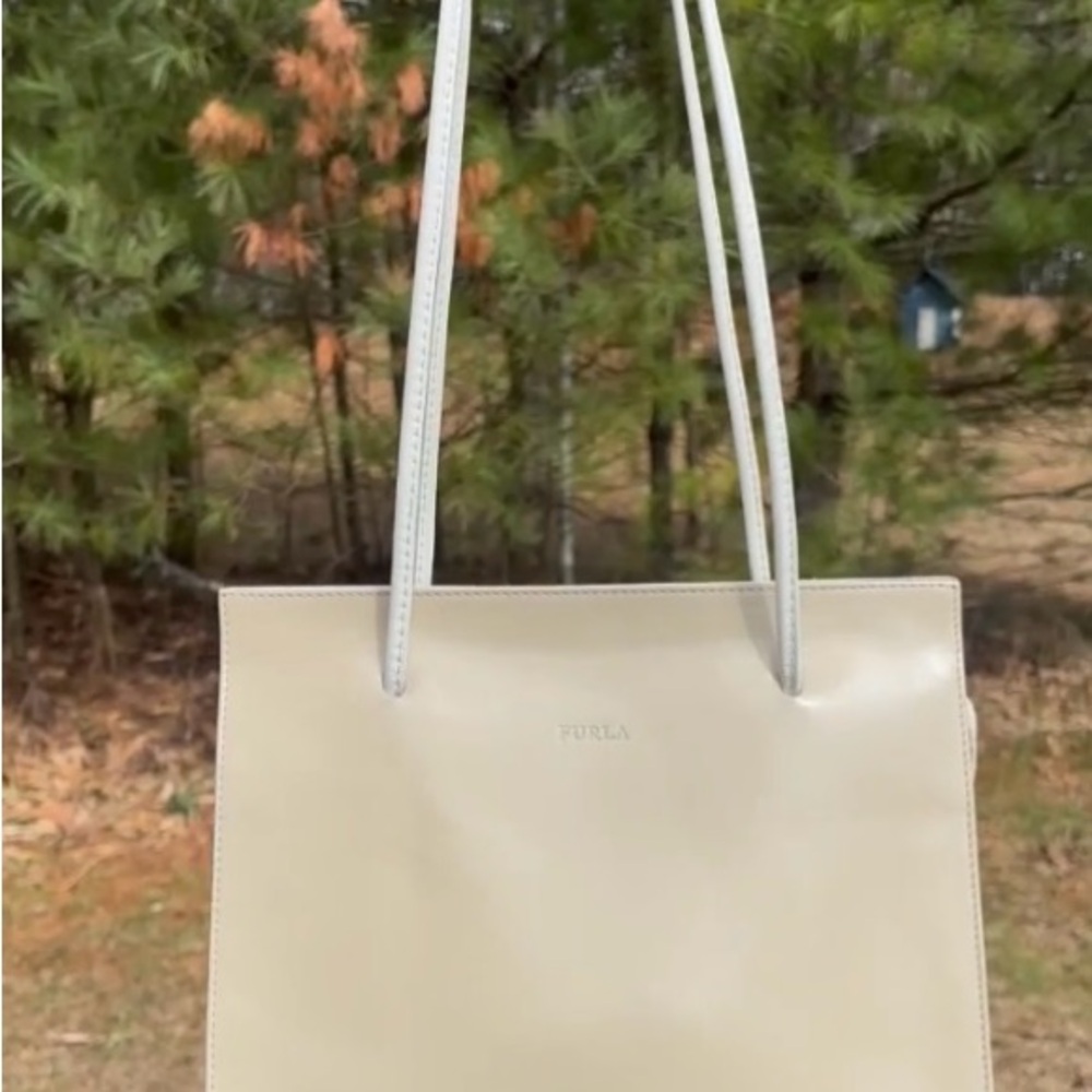 FURLA CREAM & WHITE LEATHER TOTE WITH SLIM SHOULDER STRAPS